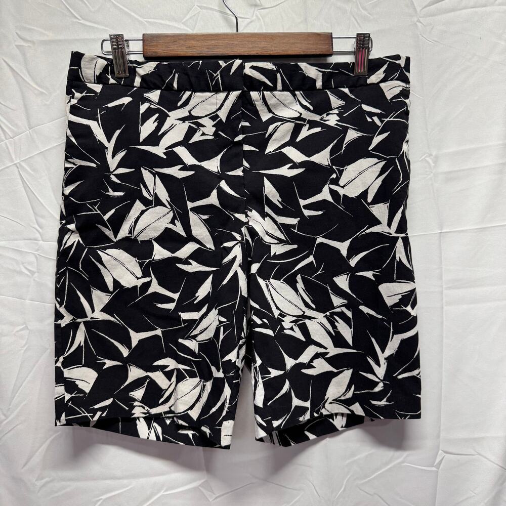 Women's Mario Serrani Black & White Print Size 10 Summer Vacation Bermuda Shorts